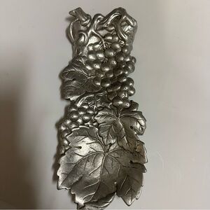 Vintage Arthur Court, aluminum grape spoon rest.